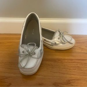 Sperry Top-Sider Women’s Size 5 Angelfish Boat Shoe. White and Silver Glitter.